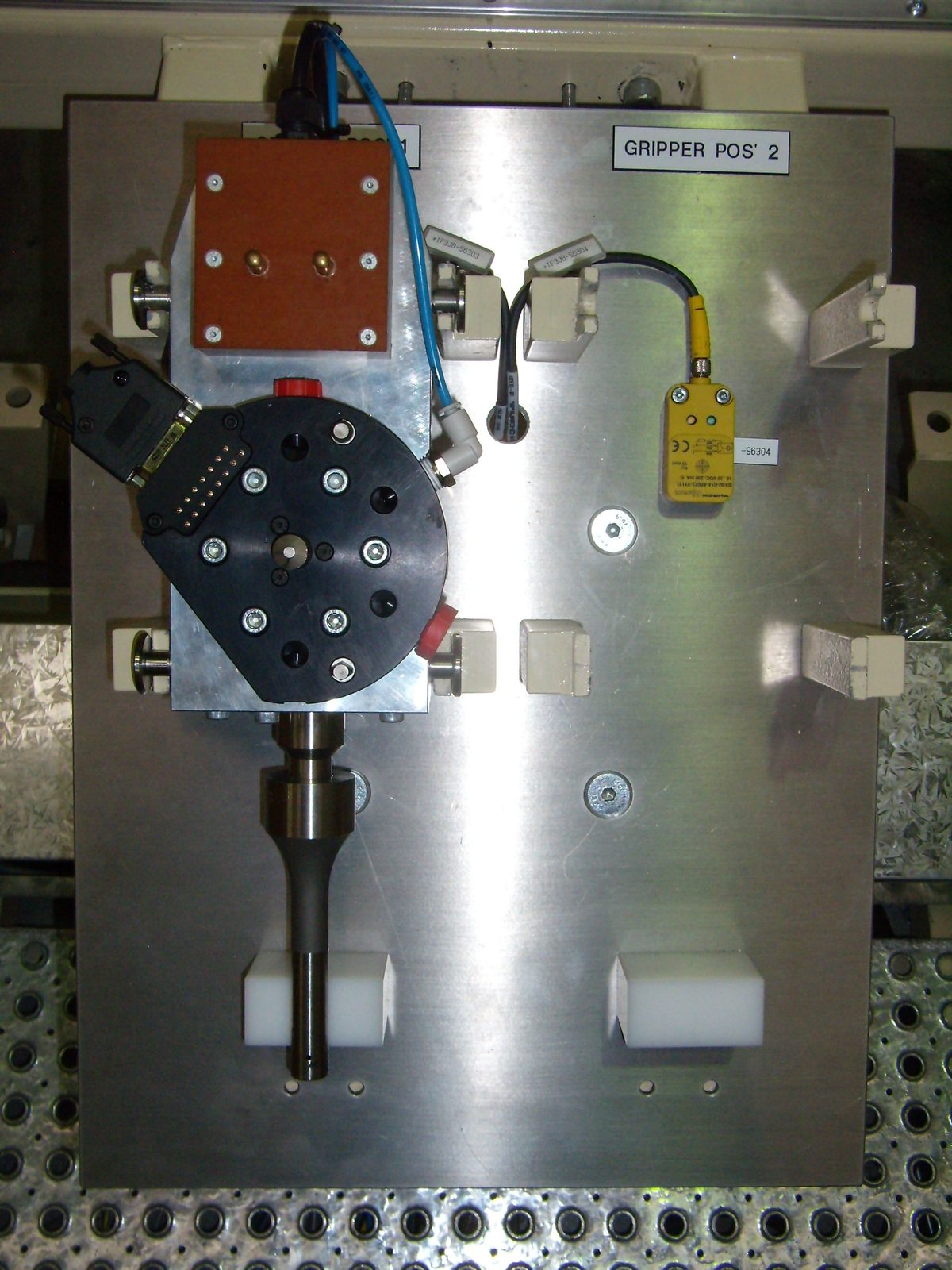 FANUC robot automatic tool-change dock