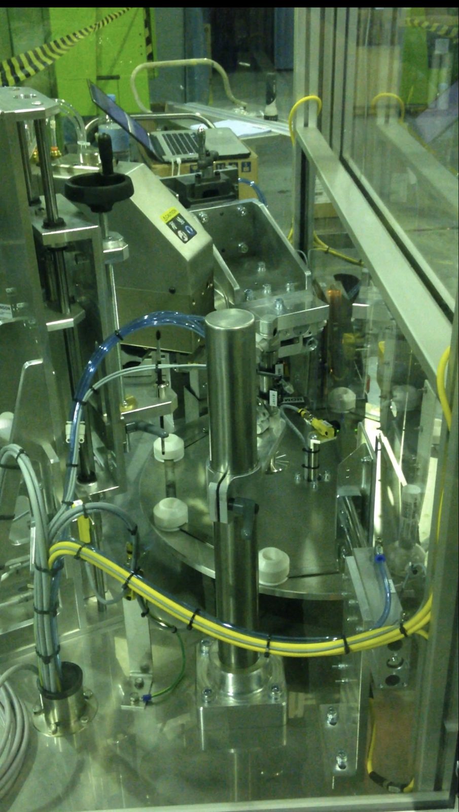 Cleanroom filling line setup