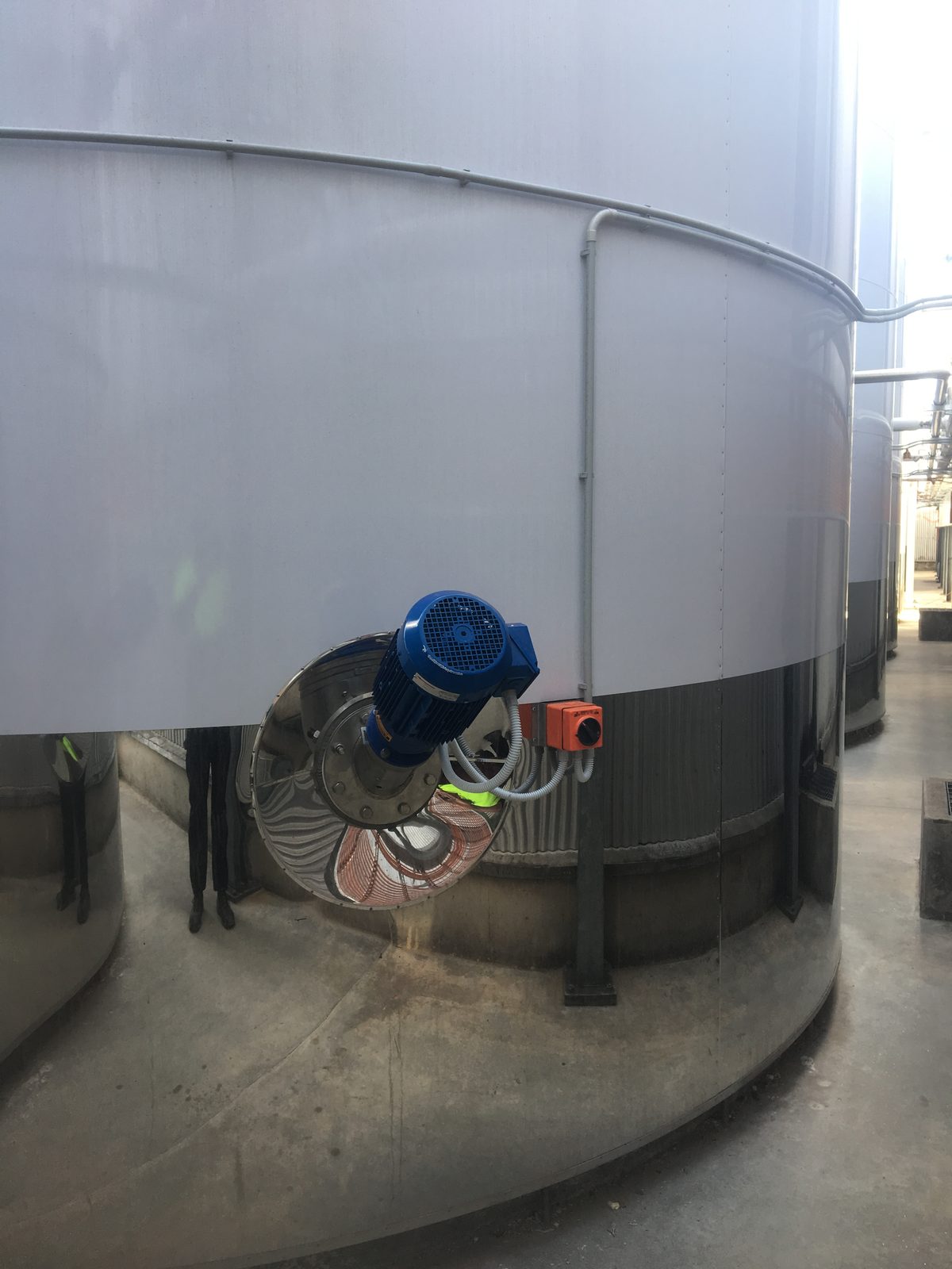 Tank mixer motor install, Penfolds Barossa Valley