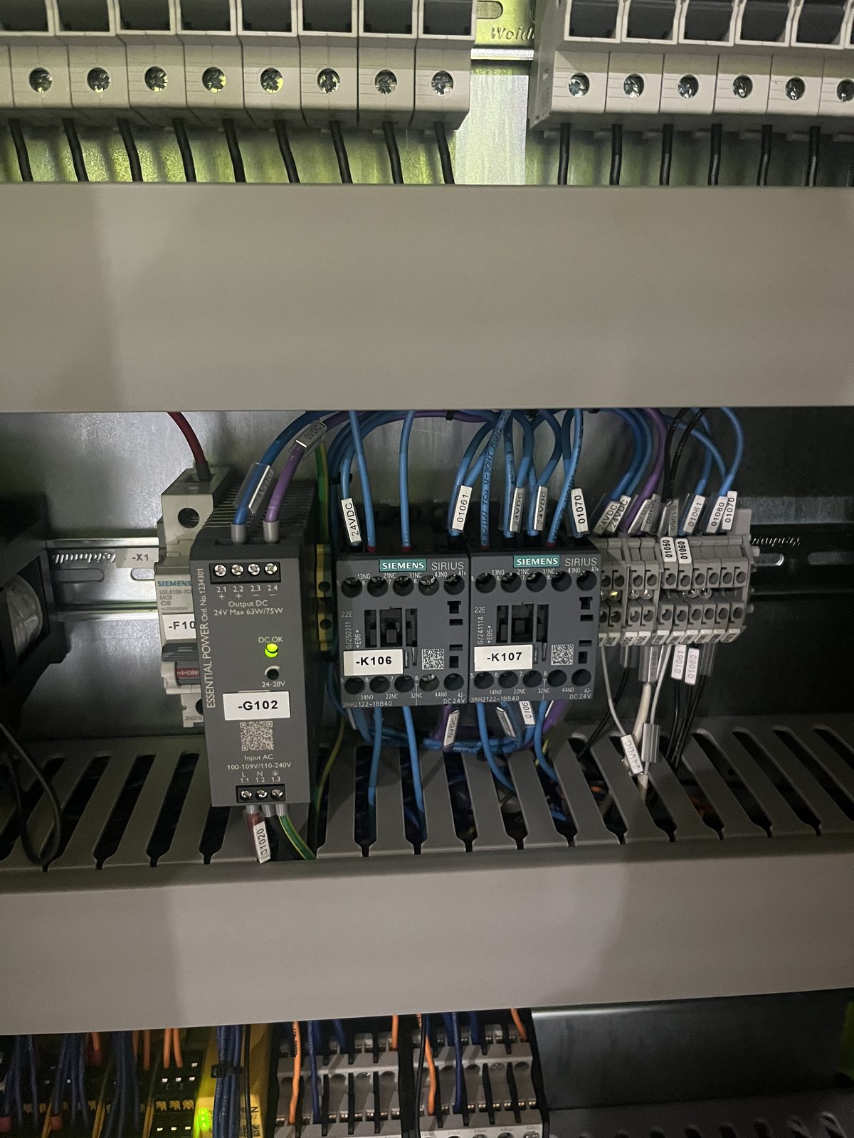 Control cabinet with Siemens Sirius contactors